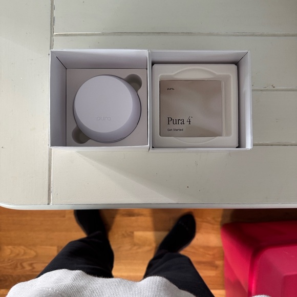 Pura 4 Smart Fragrance Diffuser - Picture 2 of 5